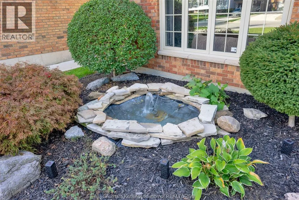 116 Thornhill CRESCENT