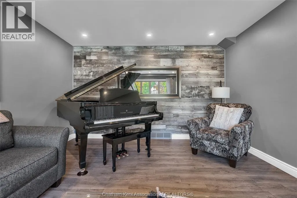 116 Thornhill CRESCENT