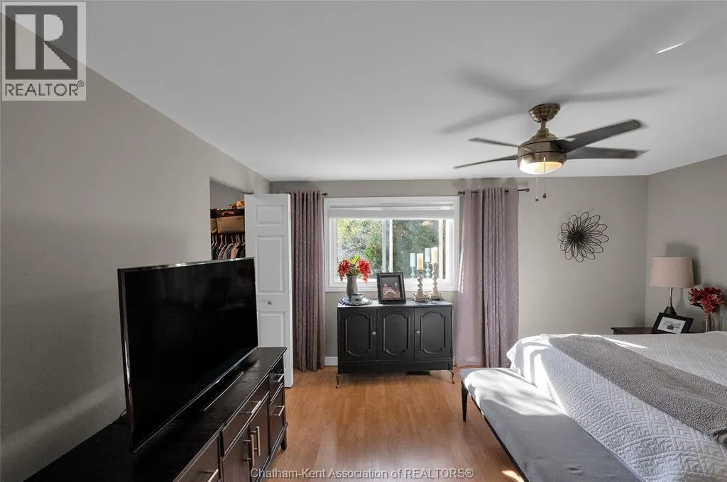 116 Thornhill CRESCENT