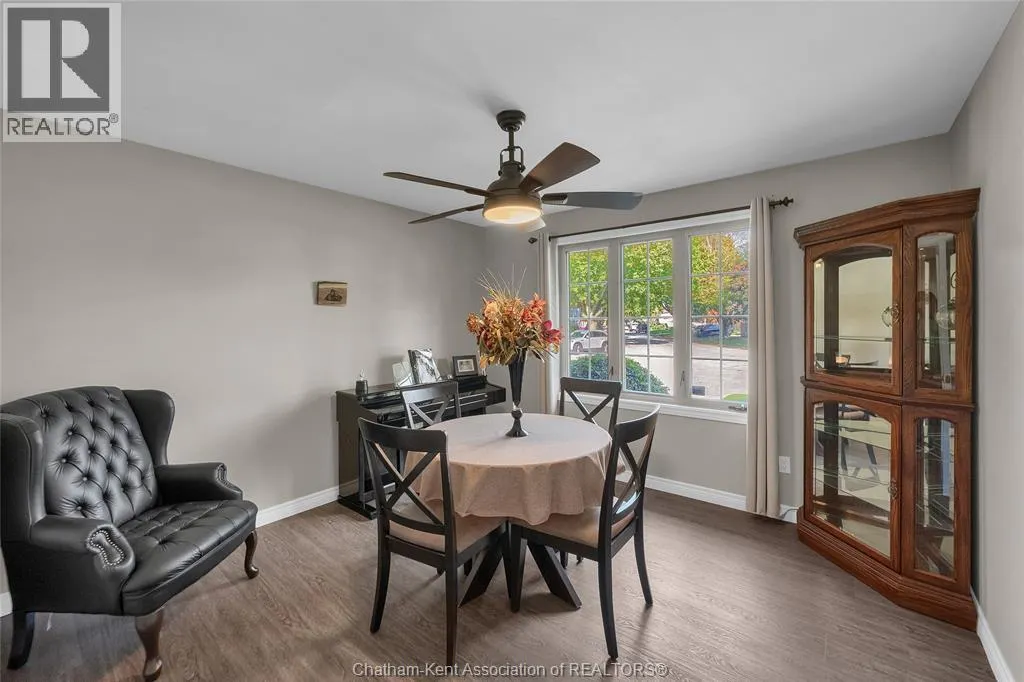116 Thornhill CRESCENT