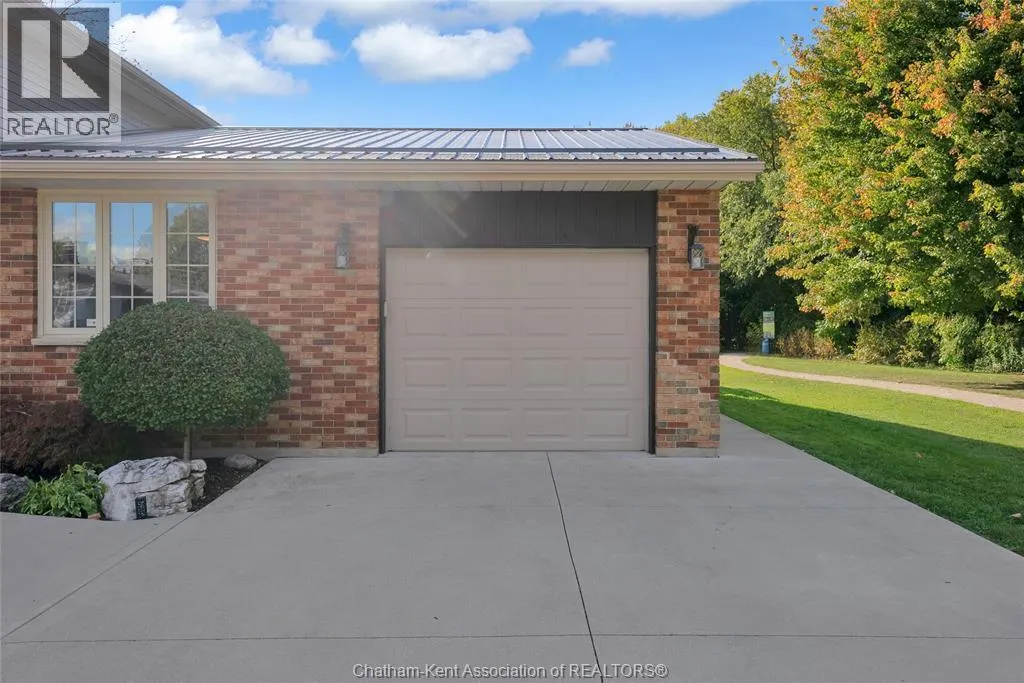 116 Thornhill CRESCENT