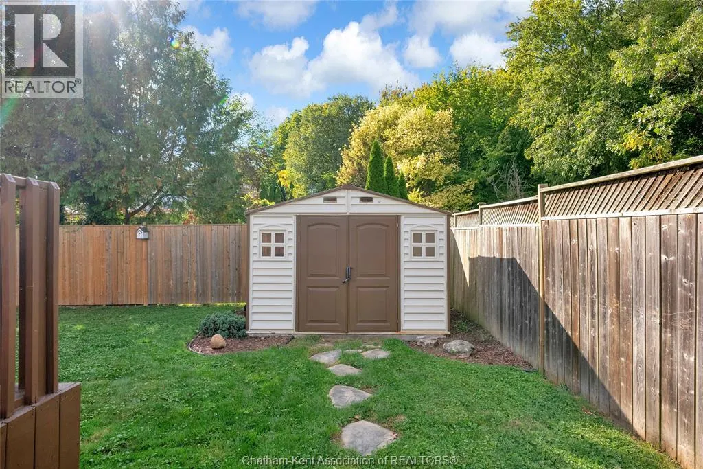 116 Thornhill CRESCENT