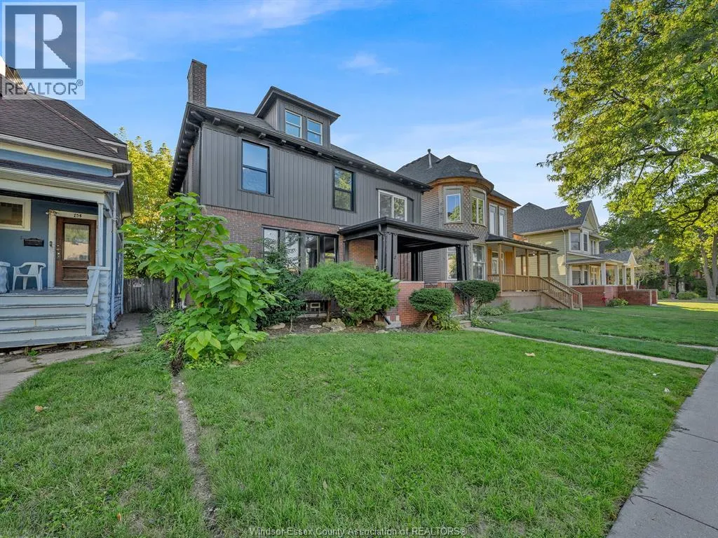 762 VICTORIA AVENUE