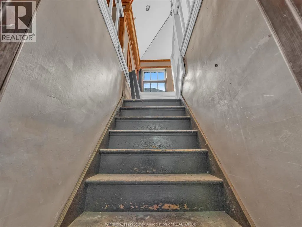 762 VICTORIA AVENUE