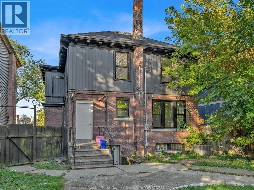 762 VICTORIA AVENUE