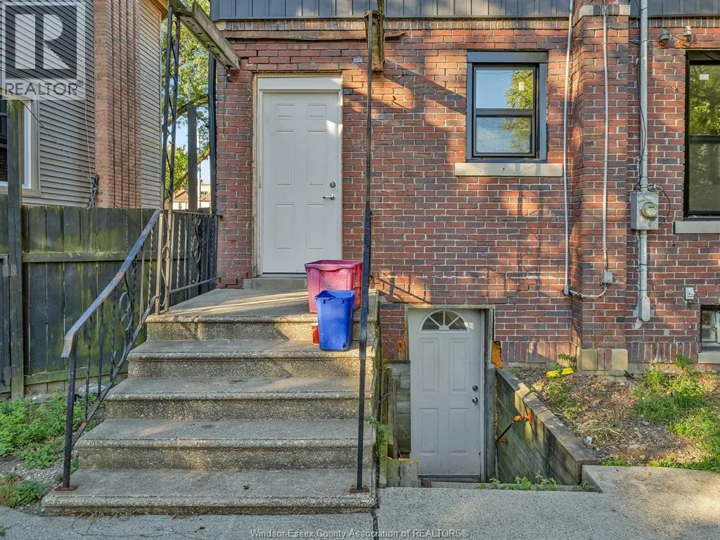 762 VICTORIA AVENUE