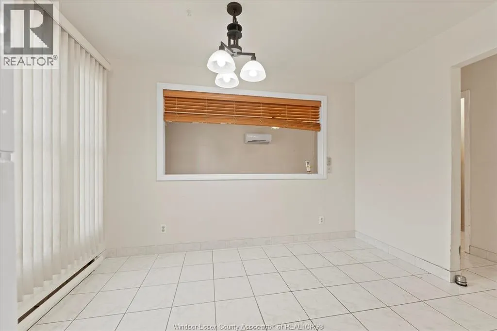 1395 BAYSWATER CRESCENT
