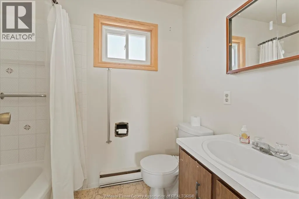 1395 BAYSWATER CRESCENT