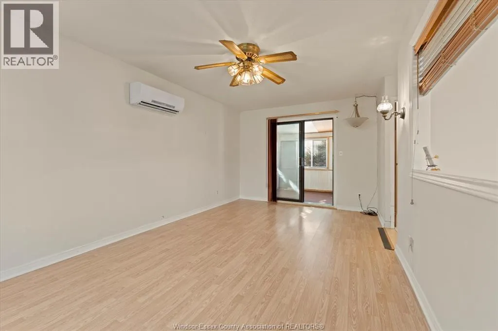 1395 BAYSWATER CRESCENT