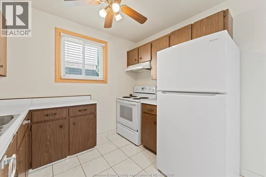 1395 BAYSWATER CRESCENT