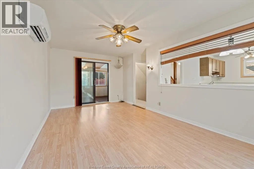 1395 BAYSWATER CRESCENT