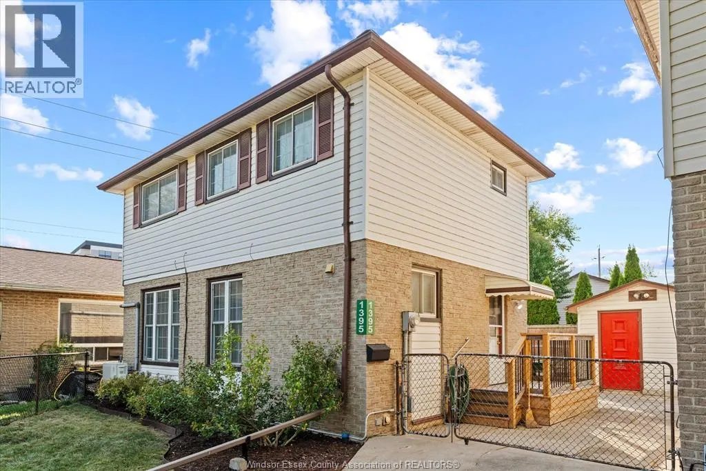 1395 BAYSWATER CRESCENT