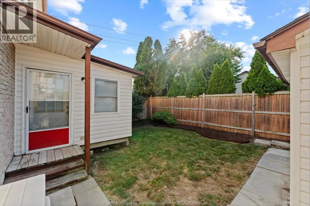 1395 BAYSWATER CRESCENT