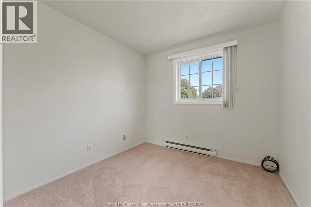 1395 BAYSWATER CRESCENT