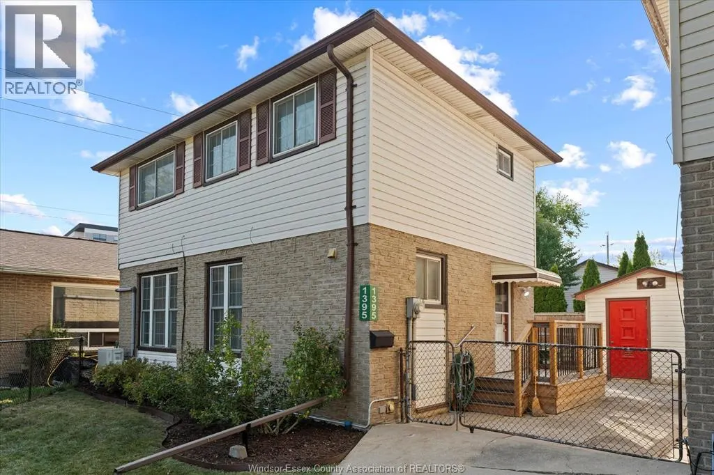 1395 BAYSWATER CRESCENT