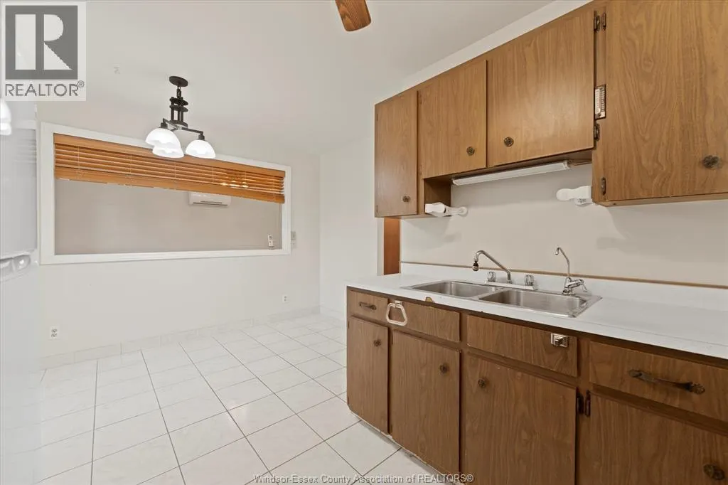 1395 BAYSWATER CRESCENT