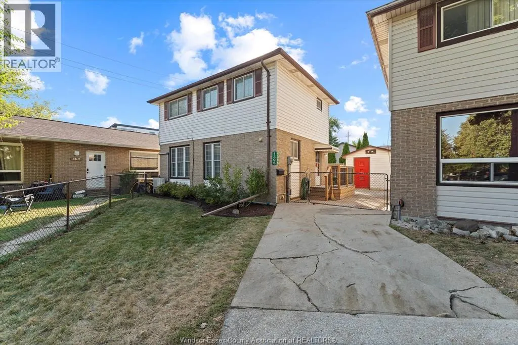 1395 BAYSWATER CRESCENT