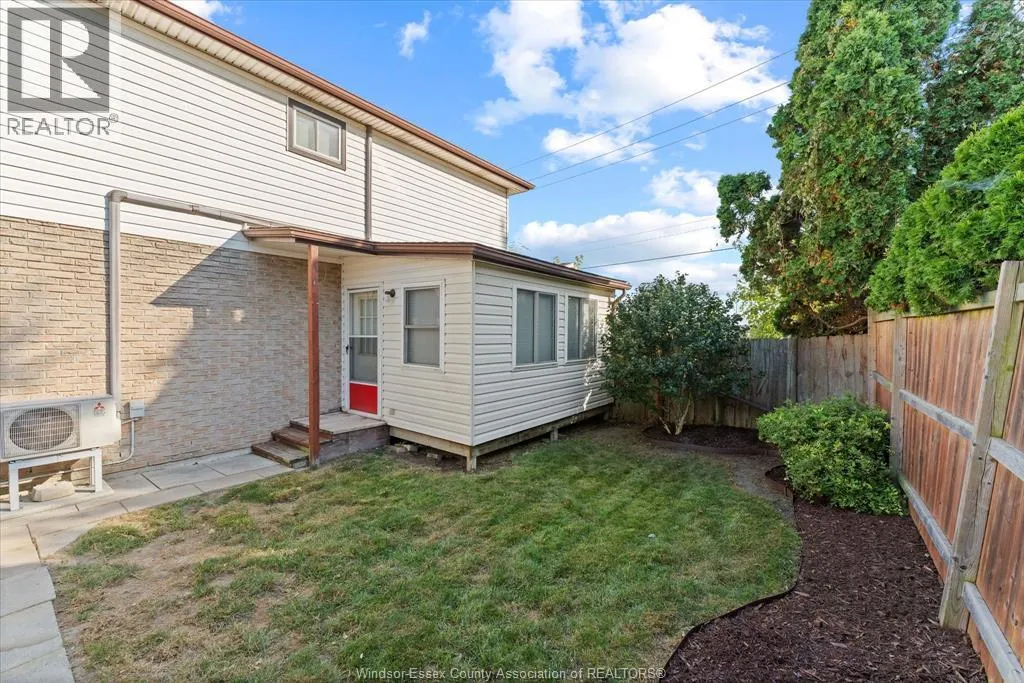 1395 BAYSWATER CRESCENT