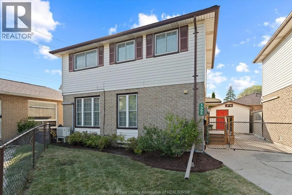 1395 BAYSWATER CRESCENT