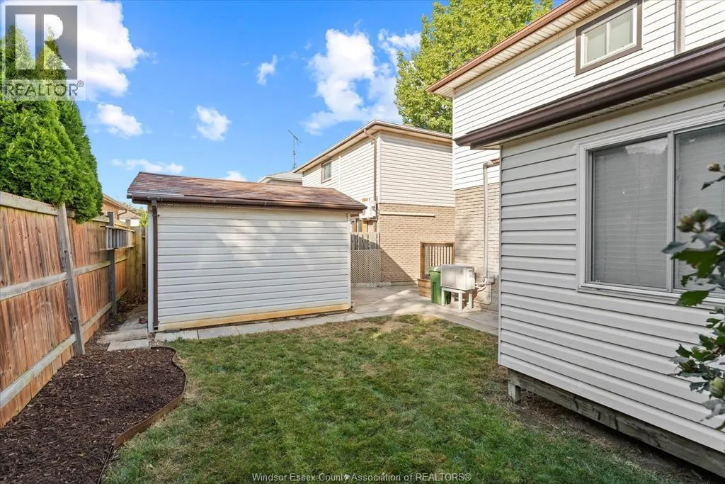 1395 BAYSWATER CRESCENT