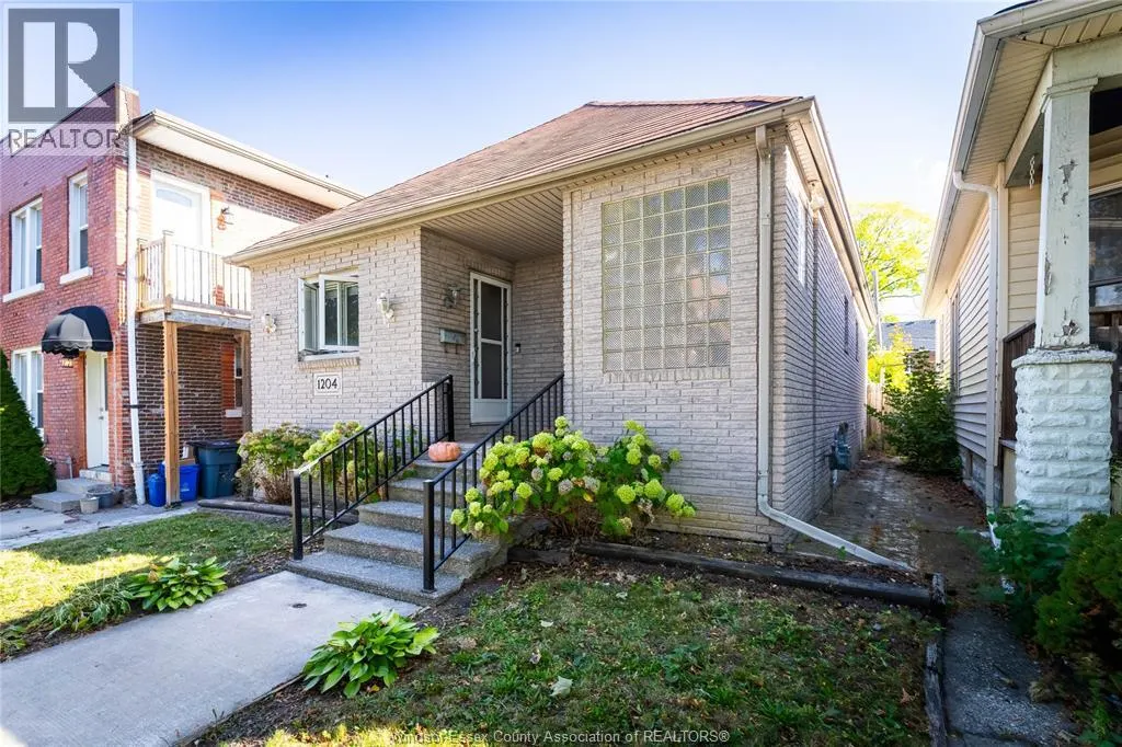 1204 LINCOLN