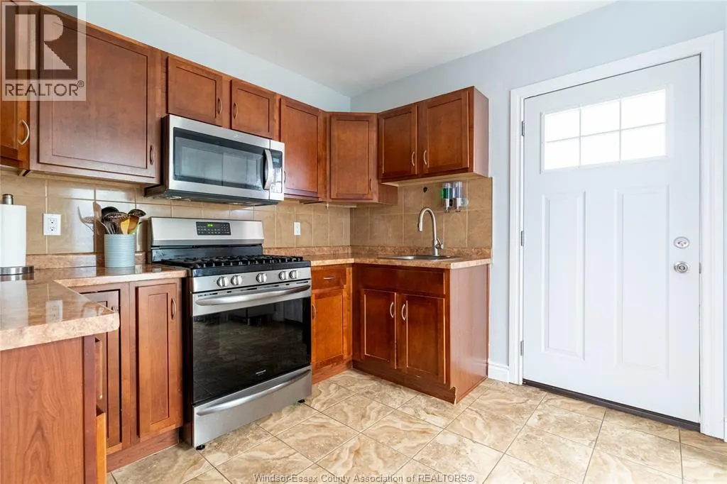 1204 LINCOLN