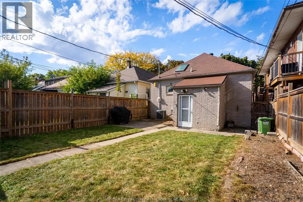 1204 LINCOLN