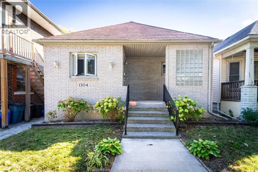 1204 LINCOLN