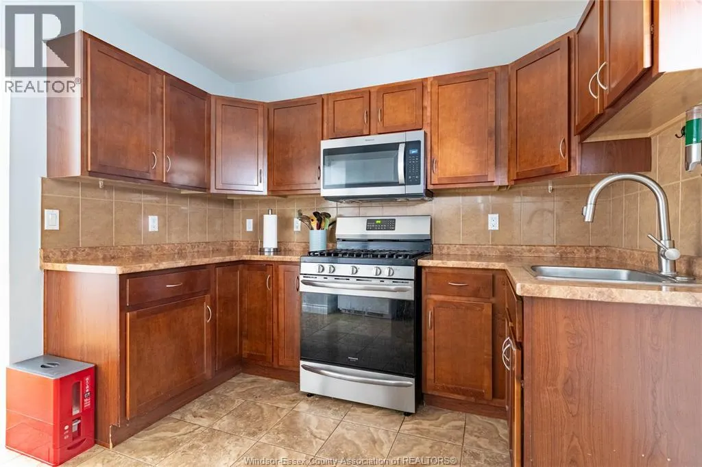 1204 LINCOLN