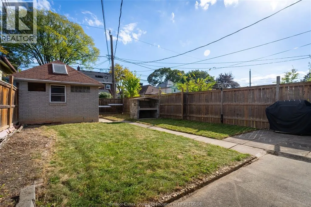 1204 LINCOLN