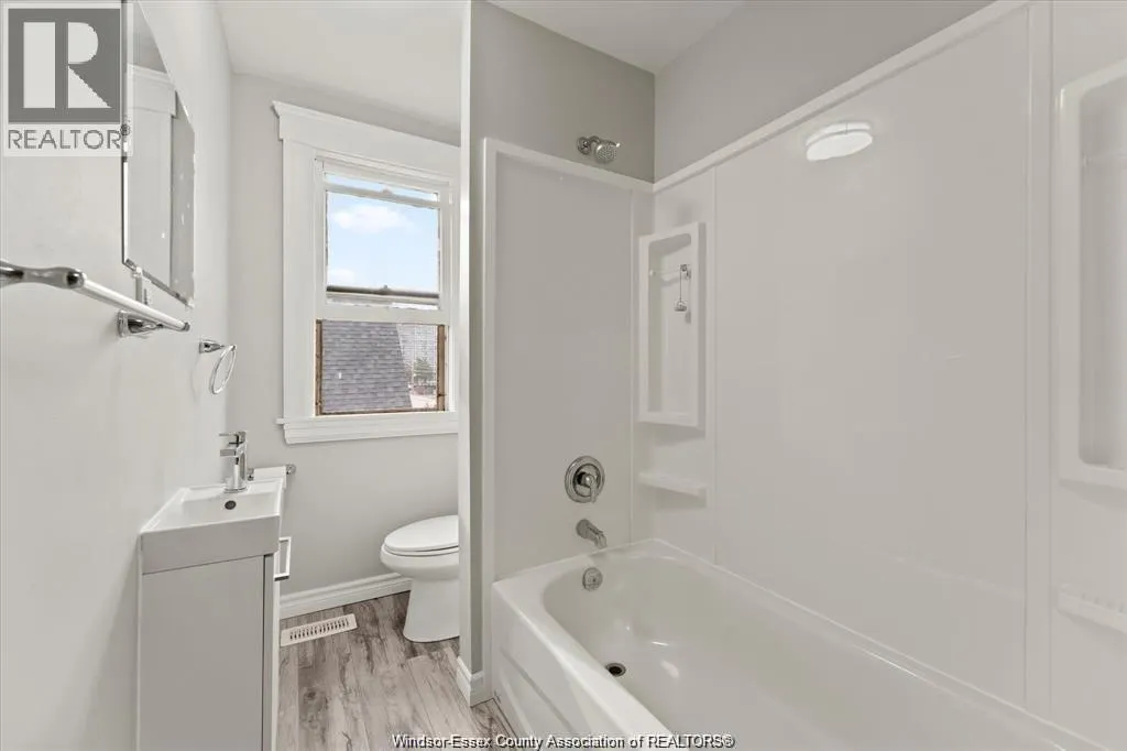 215 Pierre Ave