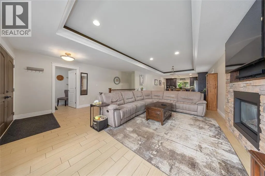 841 MANHATTAN DRIVE