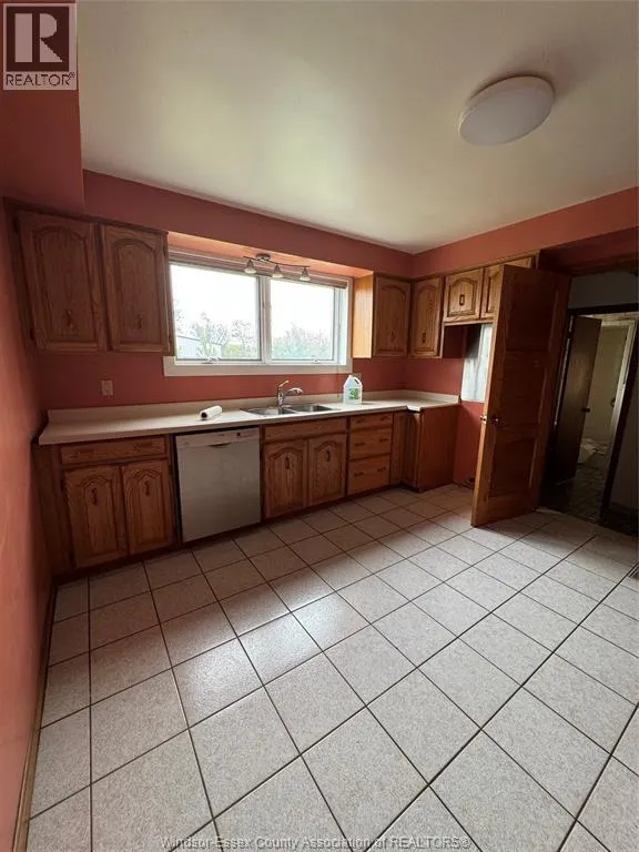 5515 OUTER DRIVE