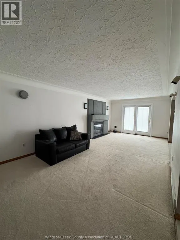 5515 OUTER DRIVE