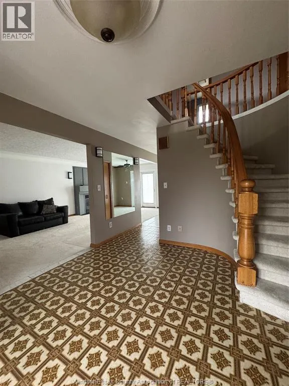 5515 OUTER DRIVE