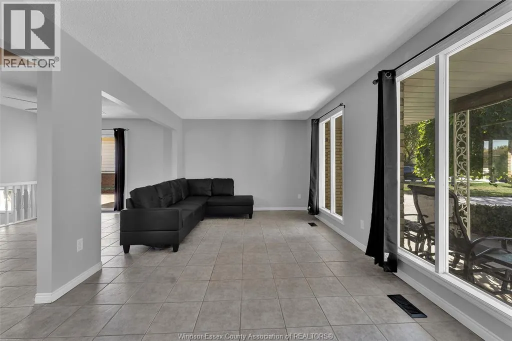 1066 Riverdale AVENUE