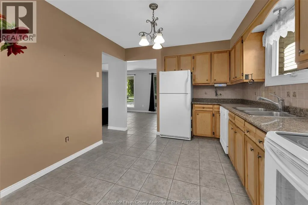 1066 Riverdale AVENUE