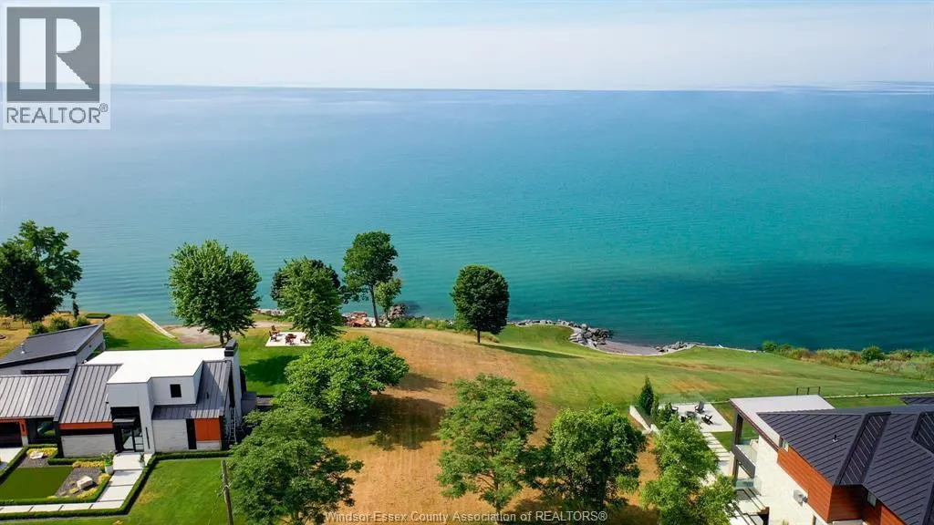 366 SEACLIFF DRIVE West