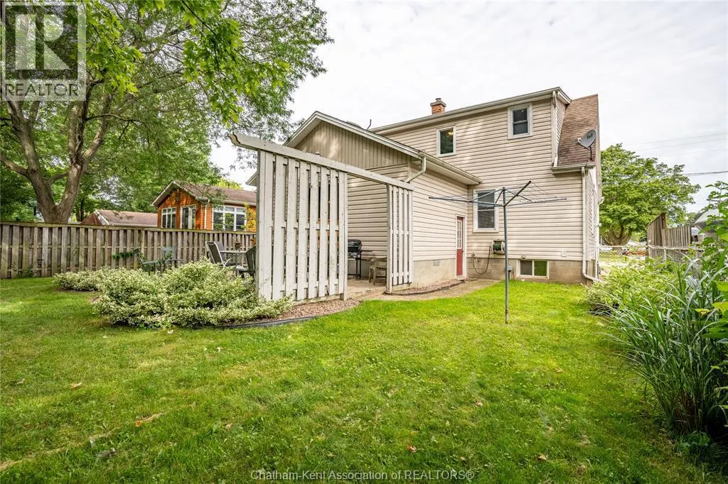 26 Tweedsmuir AVENUE East