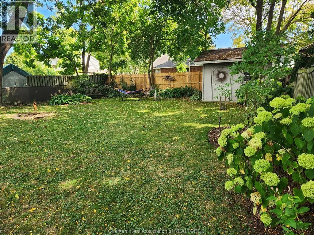 26 Tweedsmuir AVENUE East