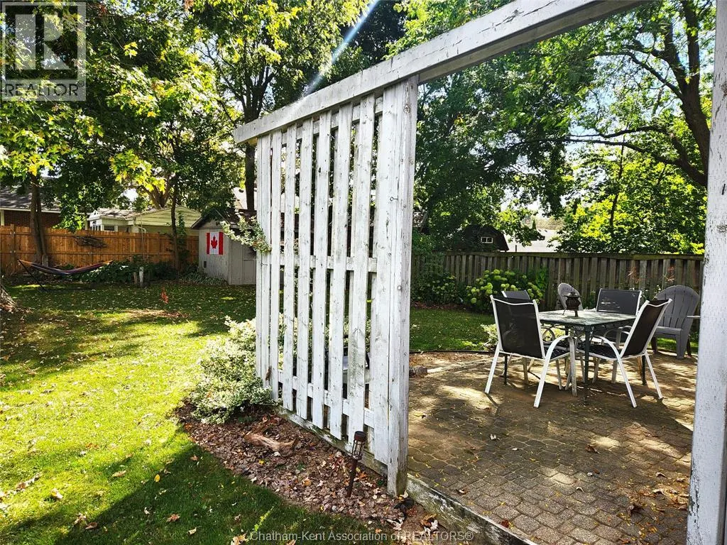 26 Tweedsmuir AVENUE East