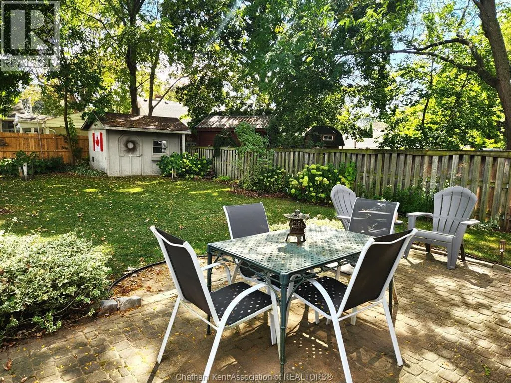 26 Tweedsmuir AVENUE East