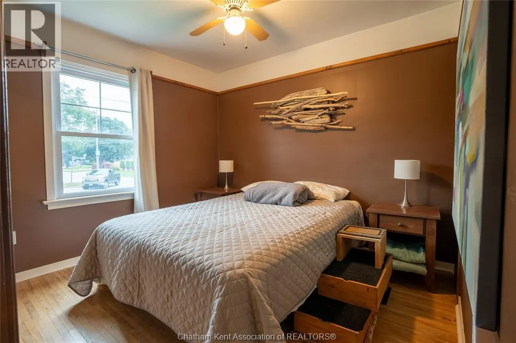 26 Tweedsmuir AVENUE East