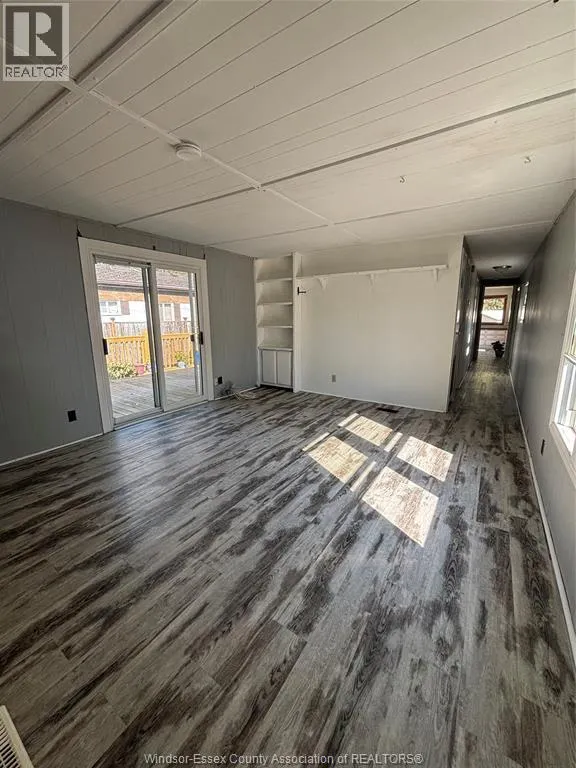 31 POPLAR DRIVE