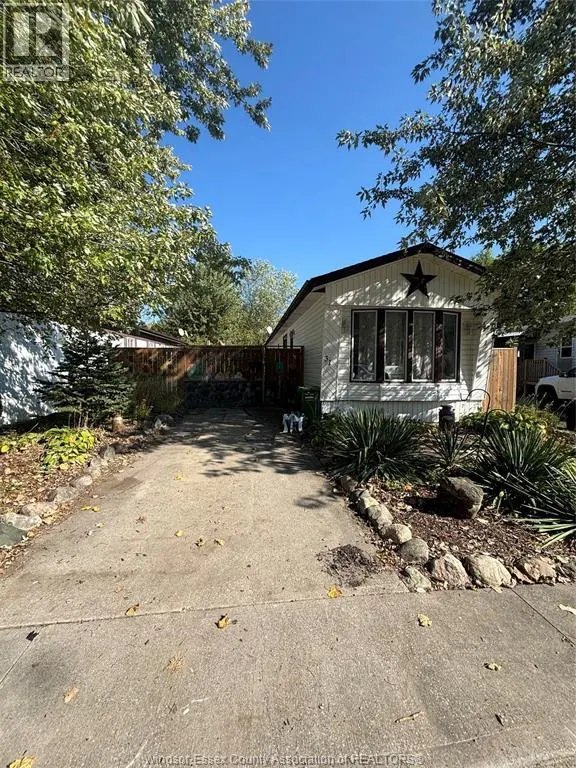 31 POPLAR DRIVE