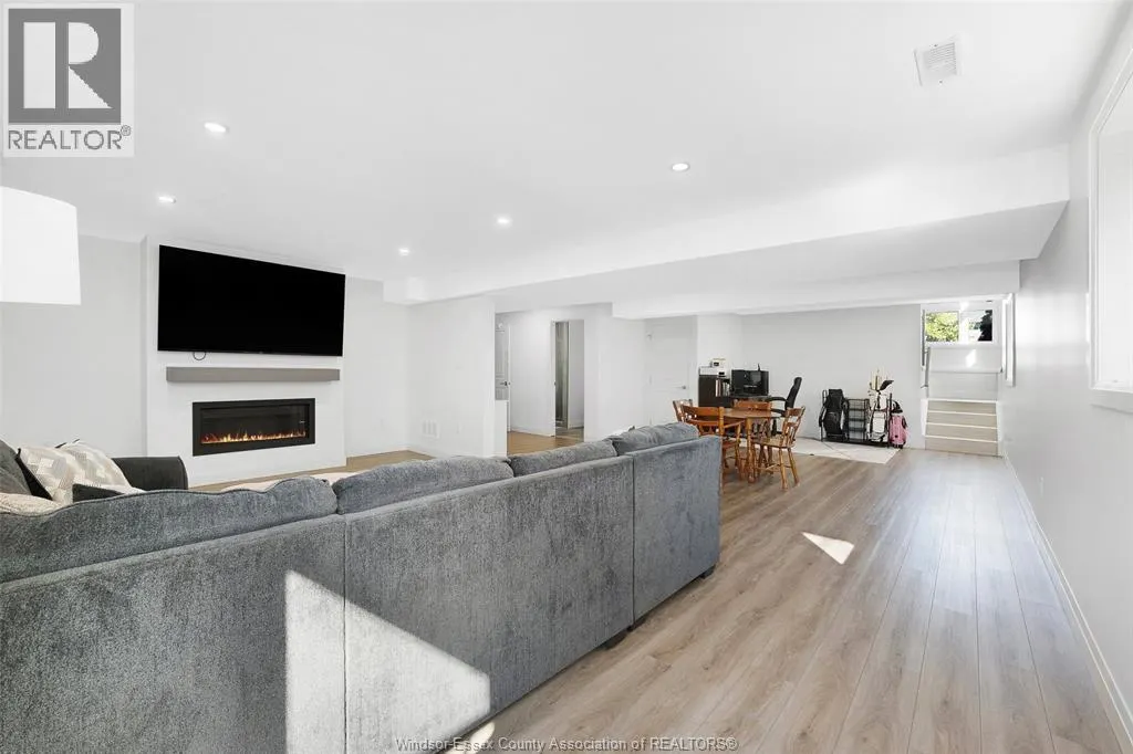 205 MULLEN CRESCENT