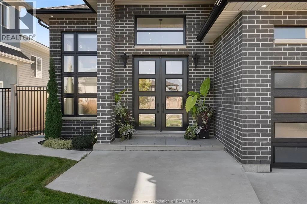 205 MULLEN CRESCENT