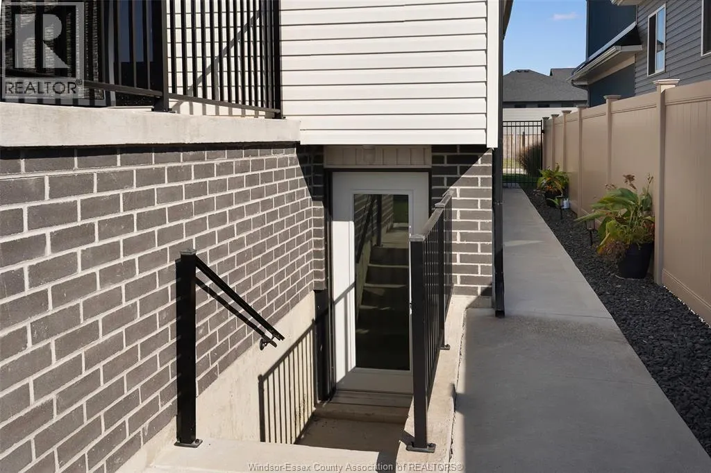 205 MULLEN CRESCENT