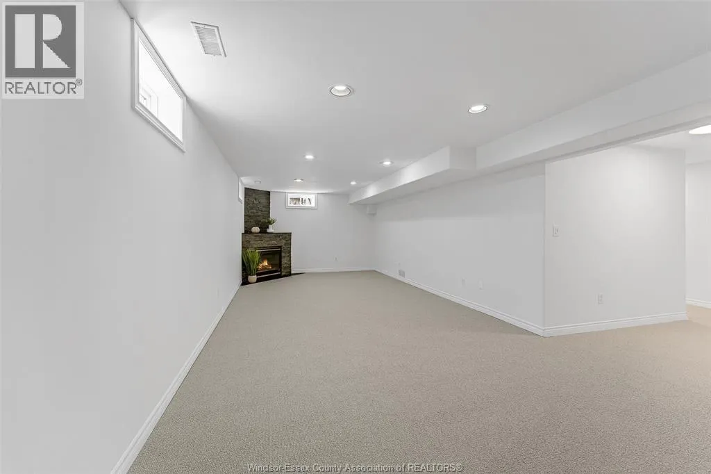 180 OAK DR