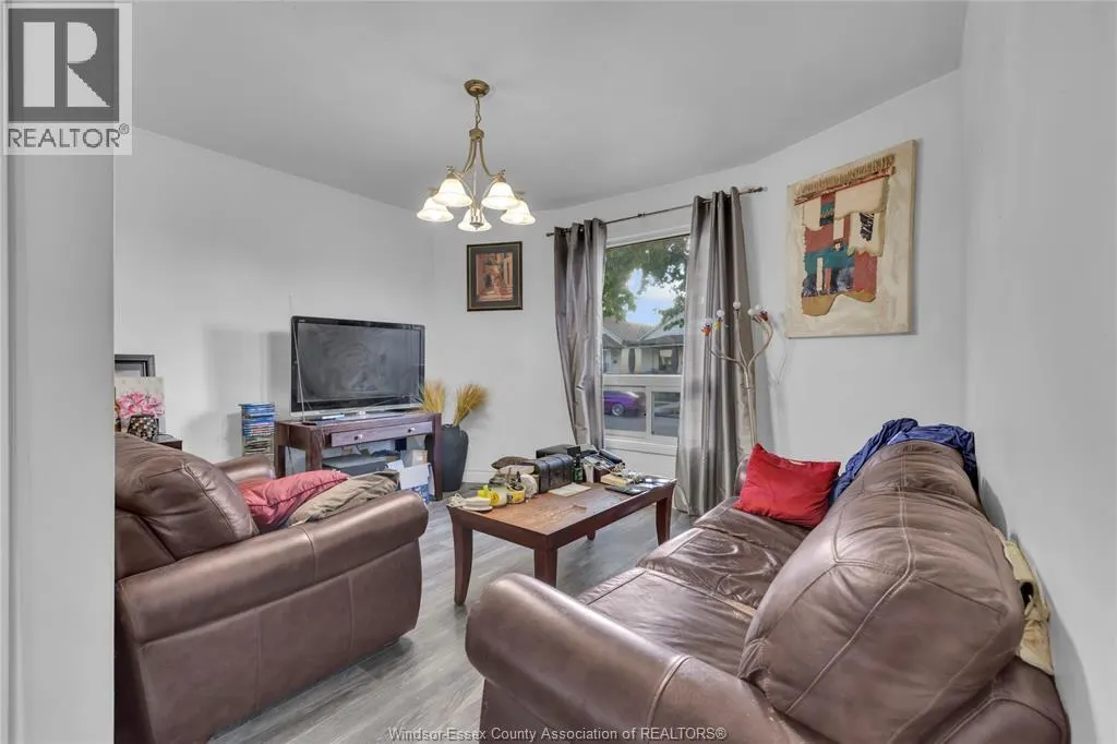 304 LANGLOIS AVENUE